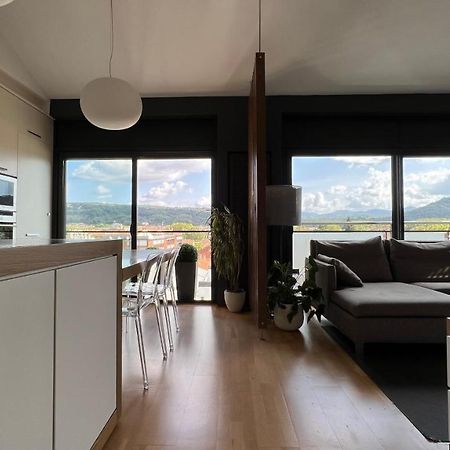 Atico De Diseno Con Terraza En El Centro De Olot Apartment Exterior photo