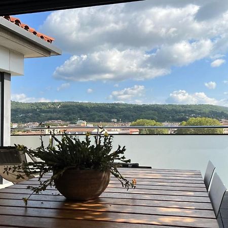 Atico De Diseno Con Terraza En El Centro De Olot Apartment Exterior photo